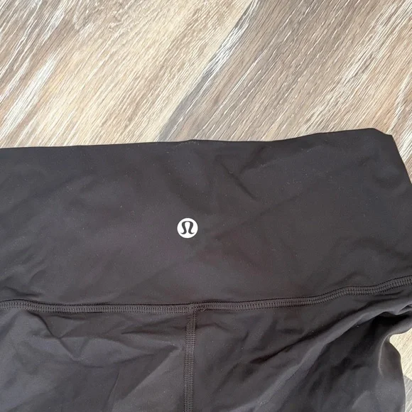 Soul Cycle x Lululemon Wunder Under size 6 - Picture 3 of 3